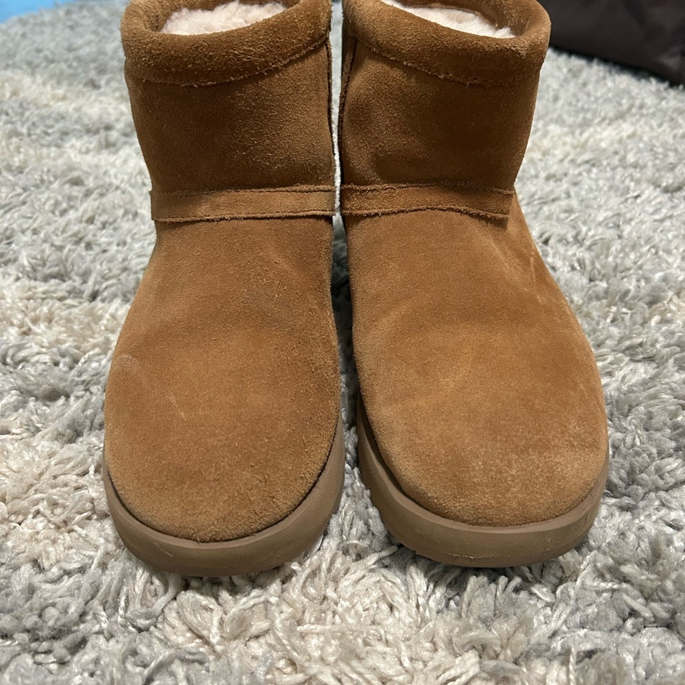 Ugg Minis Women’s size 8 in Chestnut